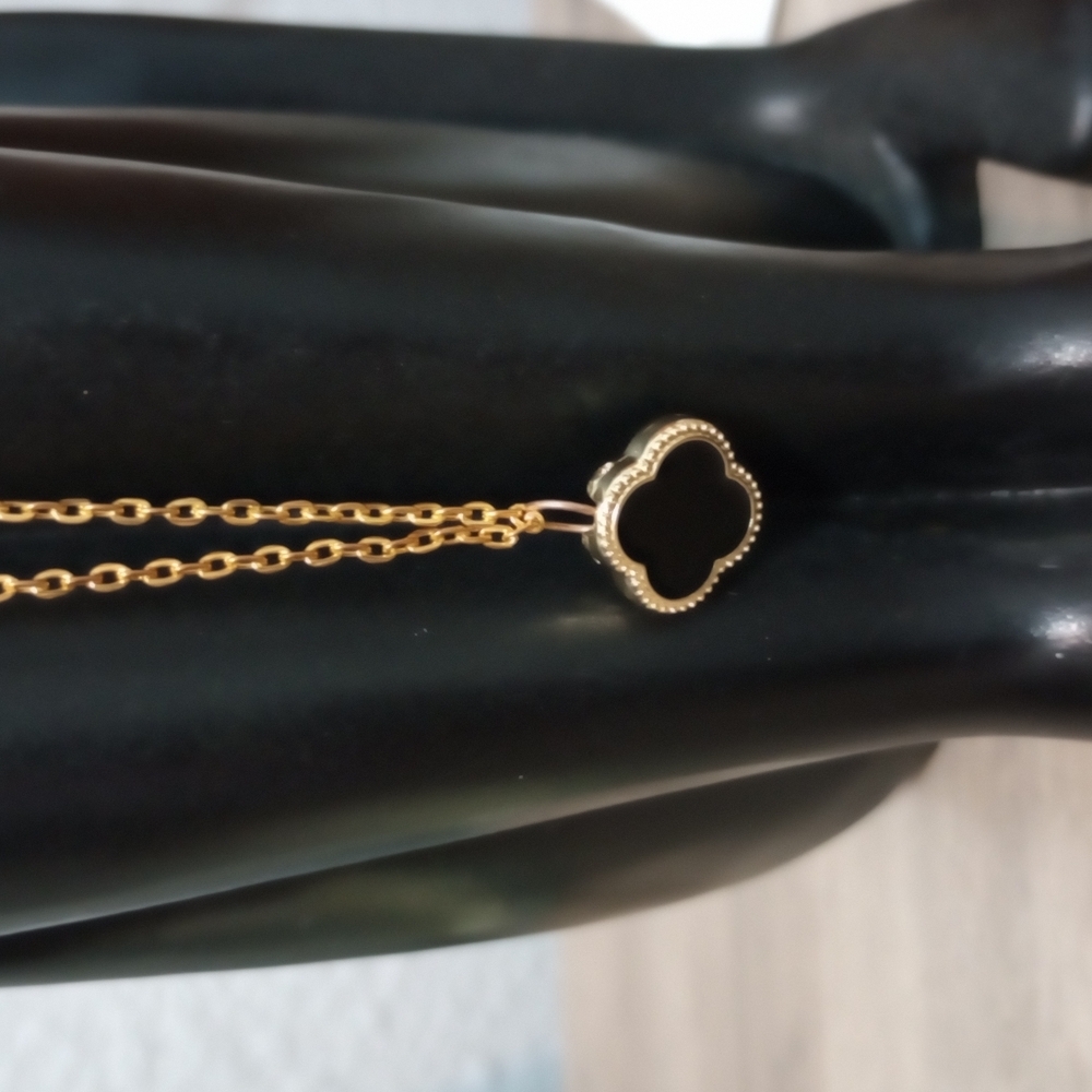 Elegant Gold and Black Pendant Necklace - Picture 4 of 11
